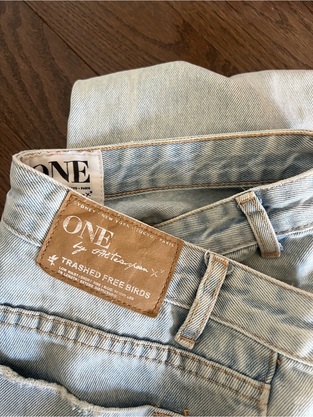 ONE by One Teaspoon trashed Free birds Light Wash Jeans - Light Blue